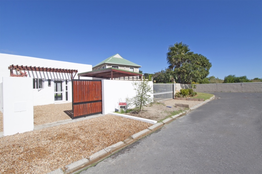 3 Bedroom Property for Sale in Milkwood Park Western Cape